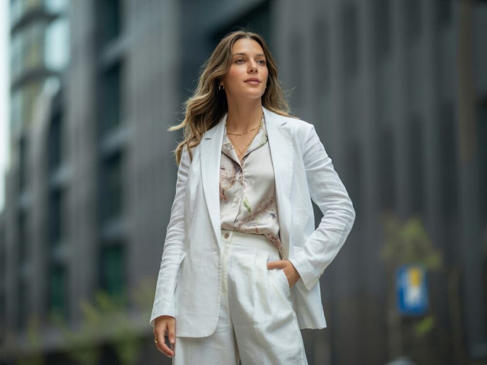 bluzka do białych spodni