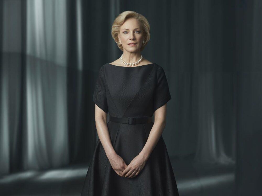 czarna elegancka sukienka na pogrzeb