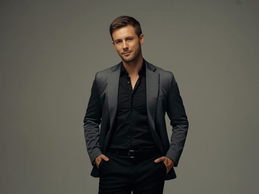 czarna koszula i elegancka marynarka