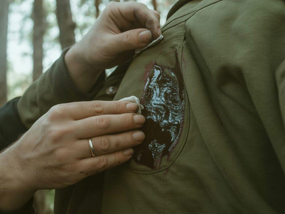 czyszczenie żywicy z kurtki