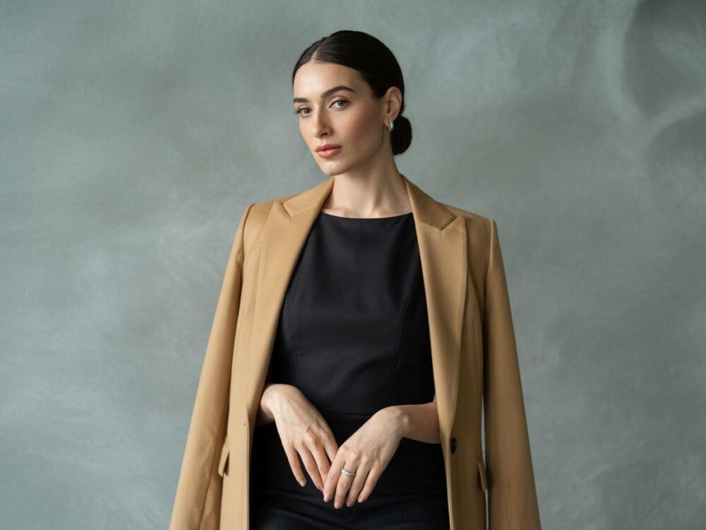 elegancka kobieta w marynarce