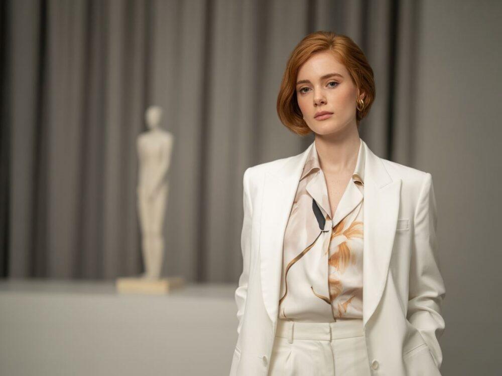 modna bluzka do białego garnituru