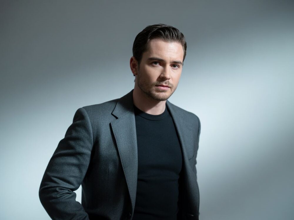 modna marynarka do czarnej koszuli