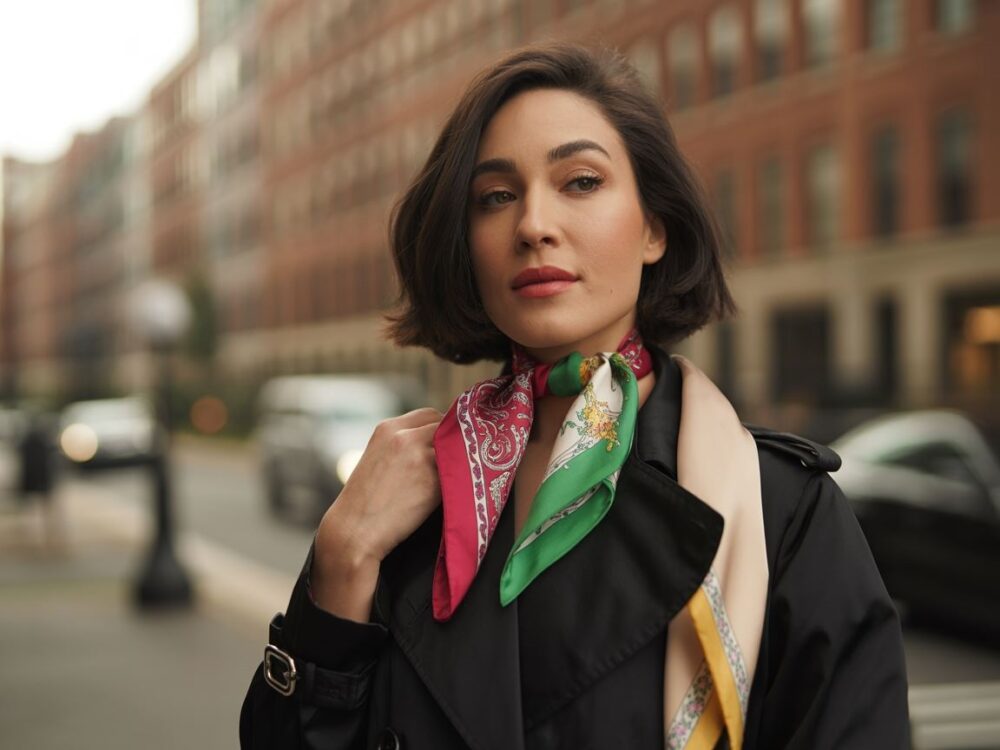 modna stylizacja z czarną kurtką