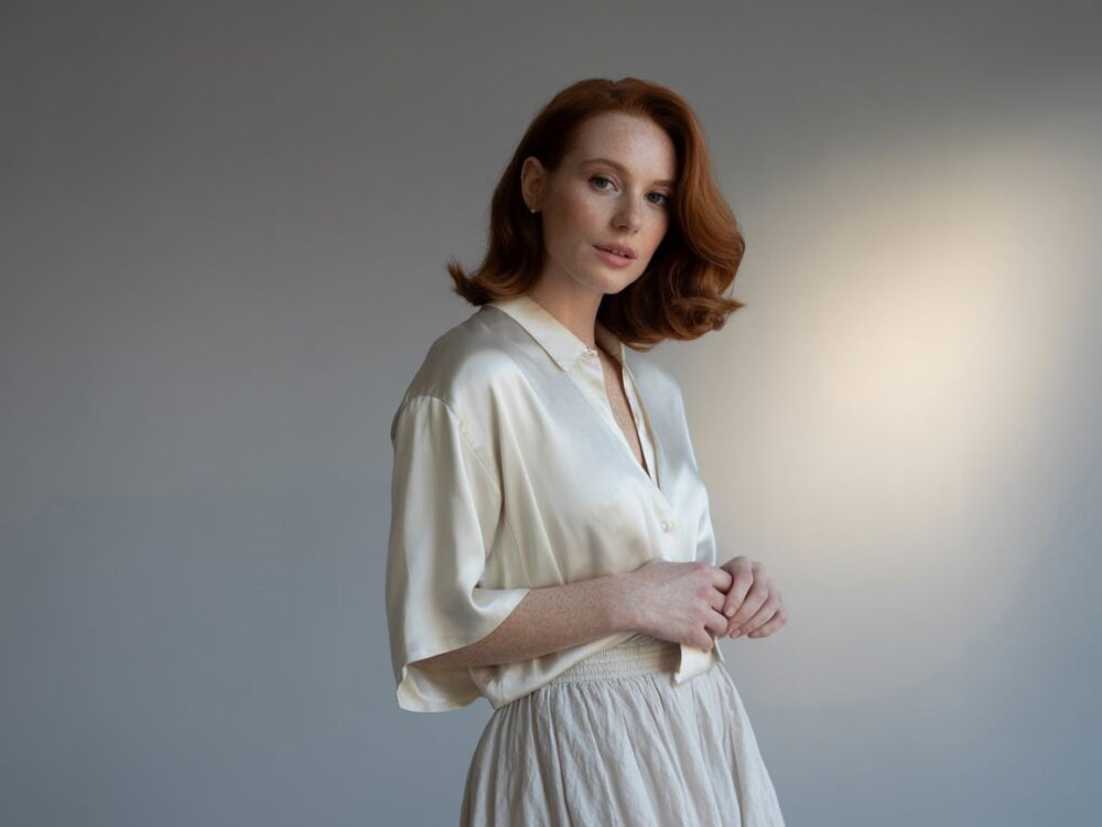 stylizacja z białą spódnicą