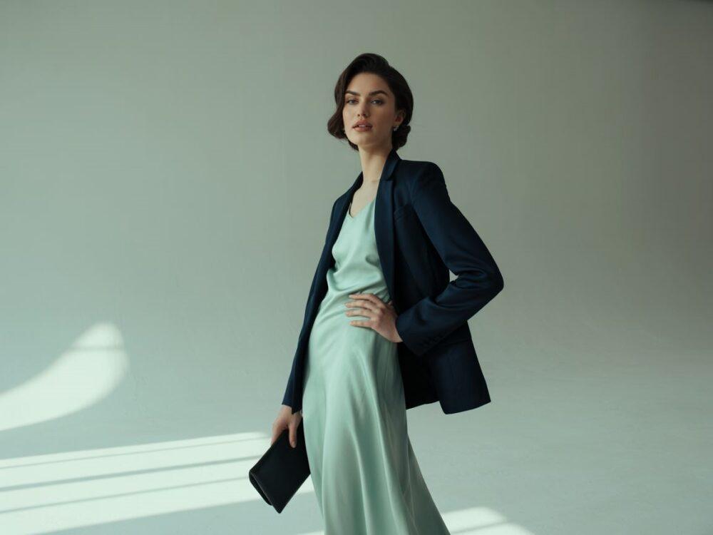 stylizacja z miętową sukienką