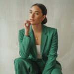 stylizacja z zieloną marynarką