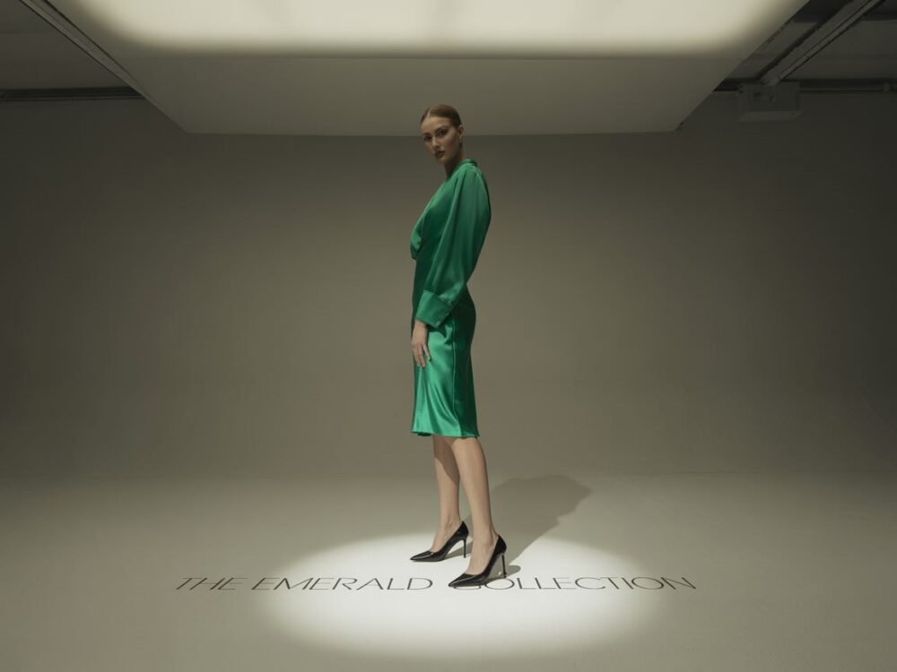 stylizacja z zieloną sukienką