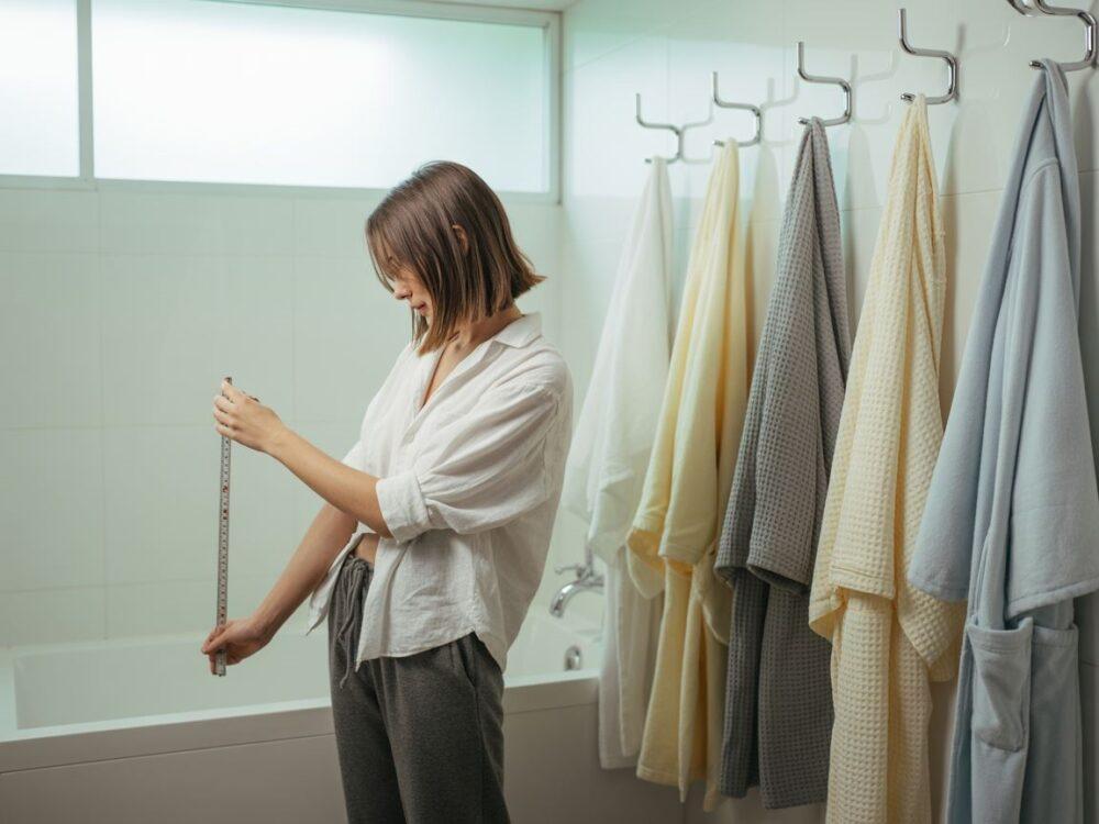 szlafroki na wieszakach