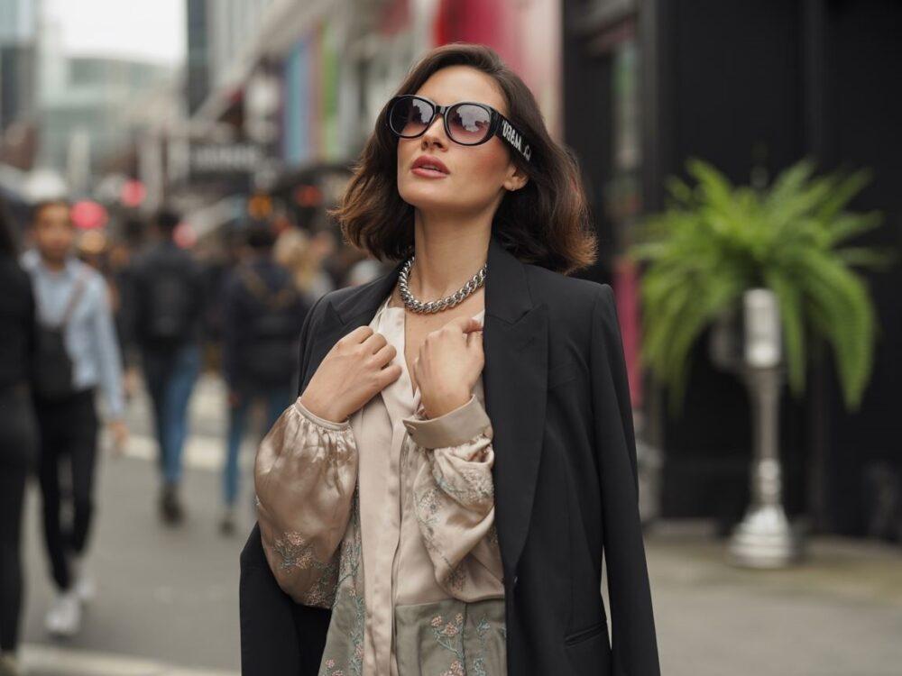 warstwowa stylizacja bluzki