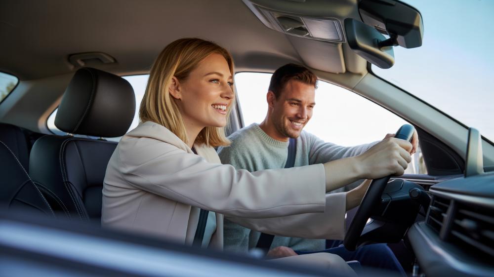 Para z Bydgoszczy jedzie nowym samochodem po szybkiej sprzedaży auta do skupu